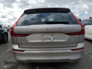 2023 Volvo XC60 Core z VIN YV4L12DV4P1260754, wystawiony jako Copart lot #45197974 z przebiegiem 2 741 mil mil oraz . Historia ofert i sprzedaży dostępna na DreamBid. Obrazek 6.