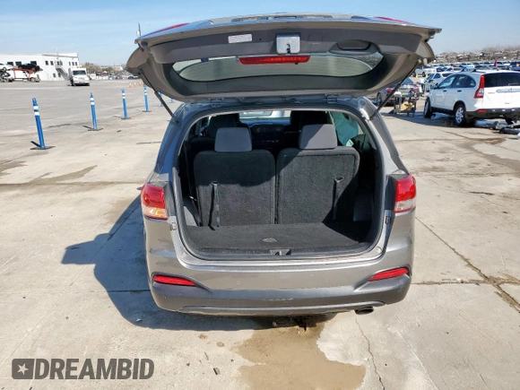 2018 Kia Sorento LX with VIN 5XYPG4A39JG375908, listed as a Copart auction lot 45412235 with 140,483 mi miles and Salvage Title. Bid and sale history available at carsss.com. Image 6.