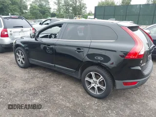 2011 Volvo XC60 3.0T z VIN YV4902DZ8B2150468, wystawiony jako IAAI lot #42486697 z przebiegiem 153 143 mil mil oraz . Historia ofert i sprzedaży dostępna na DreamBid. Obrazek 3.