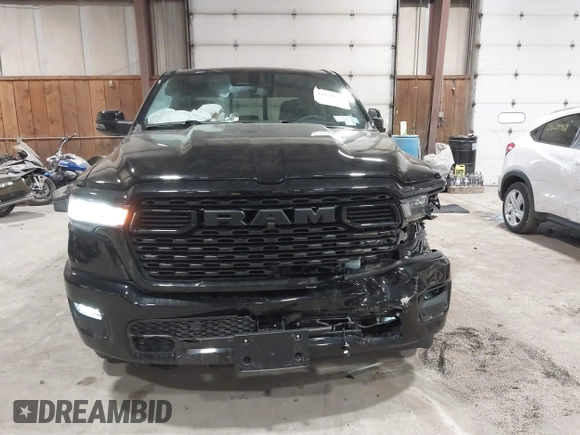 2025 Ram 1500 Big Horn z VIN 1C6RRFFG0SN572588, wystawiony jako IAAI lot #41629079 z przebiegiem 6 675 mil mil oraz . Historia ofert i sprzedaży dostępna na DreamBid. Obrazek 12.