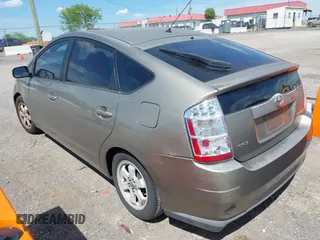 2006 Toyota Prius with VIN JTDKB20U667543726, listed as a IAAI auction lot 42101090 with 196,358 mi miles. Bid and sale history available at carsss.com. Image 3.
