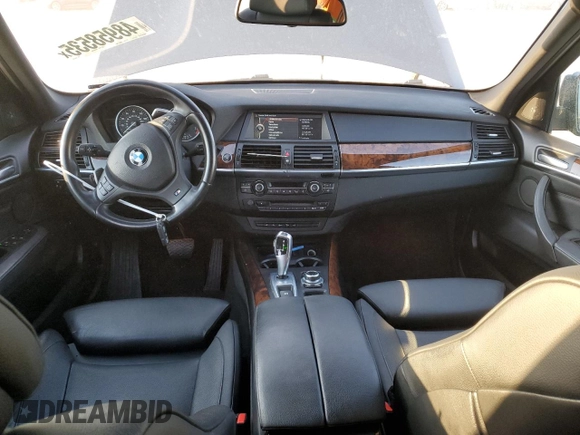 2013 BMW X5 xDrive35i z VIN 5UXZV4C54D0B06711, wystawiony jako Copart lot #48958535 z przebiegiem 201 650 mil mil oraz Czysty tytuł • Clean title. Historia ofert i sprzedaży dostępna na DreamBid. Obrazek 8.