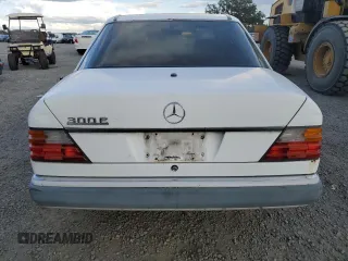 1991 Mercedes-Benz 300 300E with VIN WDBEA30D2MB339701, listed as a Copart auction lot 80088704 with 207,505 mi miles and Salvage Title. Bid and sale history available at carsss.com. Image 6.