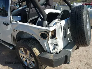 2013 Jeep Wrangler Unlimited Moab with VIN 1C4HJWEG7DL569862, listed as a IAAI auction lot 42095535 with Not provided miles and . Bid and sale history available at DreamBid. Image 14.