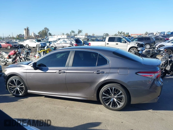 2018 Toyota Camry LE z VIN 4T1B11HK0JU546451, wystawiony jako IAAI lot #41054832 z przebiegiem 35 660 mil mil oraz . Historia ofert i sprzedaży dostępna na DreamBid. Obrazek 15.