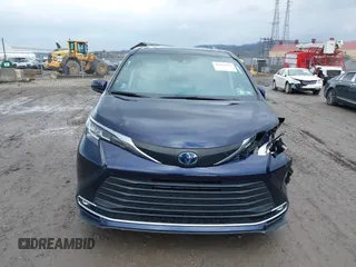 2021 Toyota Sienna XLE with VIN 5TDJSKFC0MS015340, listed as a IAAI auction lot 41683182 with 47,047 mi miles. Bid and sale history available at carsss.com. Image 12.