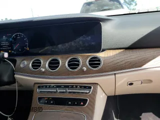 2022 Mercedes-Benz E-Class E 350 with VIN W1KZF8DB8NB083632, listed as a Copart auction lot 64756132 with 2,704 mi miles. Bid and sale history available at carsss.com. Image 9.