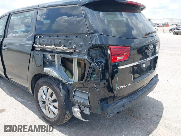 2020 Kia Sedona EX with VIN KNDMB5C19L6617993, listed as a IAAI auction lot 39711859 with 66,083 mi miles. Bid and sale history available at carsss.com. Image 6.