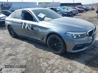 2018 BMW 5 Series 530i xDrive z VIN WBAJA7C59JWC74703, wystawiony jako IAAI lot #41811761 z przebiegiem 54 649 mil mil oraz . Historia ofert i sprzedaży dostępna na DreamBid. Obrazek 1.
