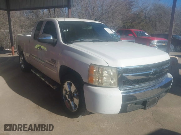 2010 Chevrolet Silverado 1500 LT with VIN 1GCSCSE02AZ299105, listed as a IAAI auction lot 41402009 with 201,673 mi miles and . Bid and sale history available at DreamBid. Image 1.