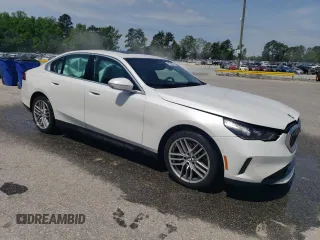 2024 BMW 5 Series 530i z VIN WBA43FJ00RCR49504, wystawiony jako Copart lot #57427265 z przebiegiem 30 326 mil mil oraz Szkoda całkowita • Salvage title. Historia ofert i sprzedaży dostępna na DreamBid. Obrazek 4.