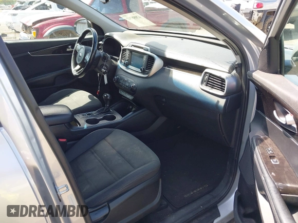 2017 Kia Sorento LX with VIN 5XYPG4A37HG243532, listed as a IAAI auction lot 42088741 with 171,350 mi miles. Bid and sale history available at carsss.com. Image 5.