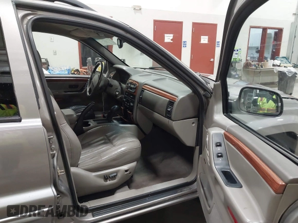 1999 Jeep Grand Cherokee Limited with VIN 1J4GW68N7XC752314, listed as a IAAI auction lot 41776905 with 228,023 mi miles. Bid and sale history available at carsss.com. Image 5.