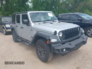2024 Jeep Wrangler Sport z VIN 1C4PJXDN3RW307103, wystawiony jako IAAI lot #42208810 z przebiegiem 5 159 mil mil oraz . Historia ofert i sprzedaży dostępna na DreamBid. Obrazek 1.