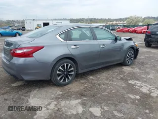 2018 Nissan Altima SR with VIN 1N4AL3AP0JC191207, listed as a IAAI auction lot 42033493 with 104,822 mi miles and . Bid and sale history available at carsss.com. Image 4.