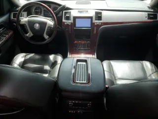 2014 Cadillac Escalade ESV Luxury z VIN 1GYS4HEF8ER211646, wystawiony jako Copart lot #61066035 z przebiegiem 218 137 mil mil oraz Czysty tytuł • Clean title. Historia ofert i sprzedaży dostępna na DreamBid. Obrazek 8.