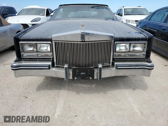 1985 Cadillac Eldorado z VIN 1G6EL578XFE614641, wystawiony jako Copart lot #75663984 z przebiegiem 54 128 mil mil oraz Szkody całkowita. Historia ofert i sprzedaży dostępna na DreamBid. Obrazek 5.