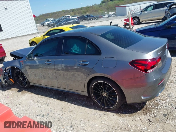 2021 Mercedes-Benz A 220 z VIN W1K3G4FB9MJ305107, wystawiony jako IAAI lot #42017175 z przebiegiem 40 256 mil mil oraz . Historia ofert i sprzedaży dostępna na DreamBid. Obrazek 15.