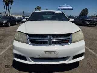 2013 Dodge Avenger SXT z VIN 1C3CDZCB5DN679697, wystawiony jako Copart lot #56499565 z przebiegiem 126 191 mil mil oraz Czysty tytuł • Clean title. Historia ofert i sprzedaży dostępna na DreamBid. Obrazek 5.