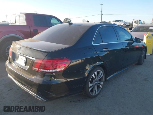2016 Mercedes-Benz E 350 Sport z VIN WDDHF5KB4GB170136, wystawiony jako IAAI lot #41630907 z przebiegiem 149 882 mil mil oraz . Historia ofert i sprzedaży dostępna na DreamBid. Obrazek 4.