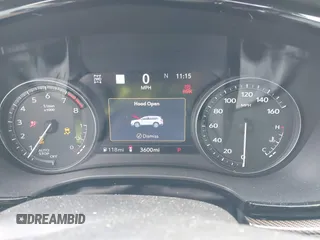 2024 Cadillac XT6 AWD Sport z VIN 1GYKPHRS8RZ750238, wystawiony jako IAAI lot #41769814 z przebiegiem 3600 mil mil oraz . Historia ofert i sprzedaży dostępna na DreamBid. Obrazek 7.