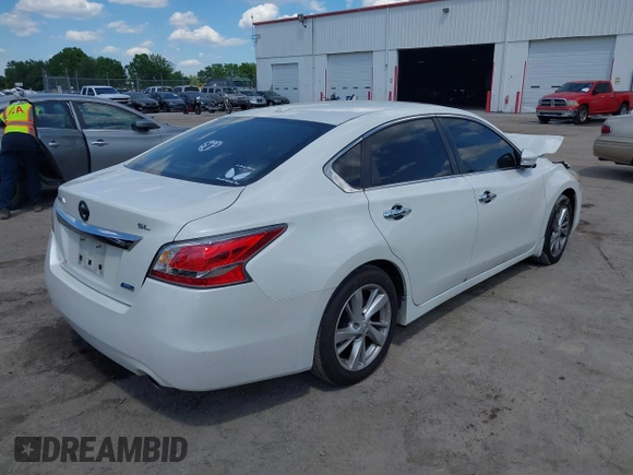 2014 Nissan Altima 2.5 S with VIN 1N4AL3AP1EC113007, listed as a IAAI auction lot 41885777 with 92,941 mi miles. Bid and sale history available at carsss.com. Image 4.