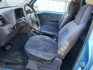1995 Geo Tracker z VIN 2CNBE18U4S6948656, wystawiony jako Copart lot #76087194 z przebiegiem 163 080 mil mil oraz Szkody całkowita. Historia ofert i sprzedaży dostępna na DreamBid. Obrazek 7.