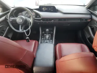 2024 Mazda 3 S Carbon Edition z VIN JM1BPBLM5R1709674, wystawiony jako Copart lot #62645125 z przebiegiem Nie podano mil oraz Nie do naprawy • Non repairable. Historia ofert i sprzedaży dostępna na DreamBid. Obrazek 8.