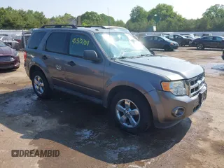 2010 Ford Escape XLT z VIN 1FMCU9DG1AKC62463, wystawiony jako IAAI lot #42372709 z przebiegiem 203 135 mil mil oraz . Historia ofert i sprzedaży dostępna na DreamBid. Obrazek 1.