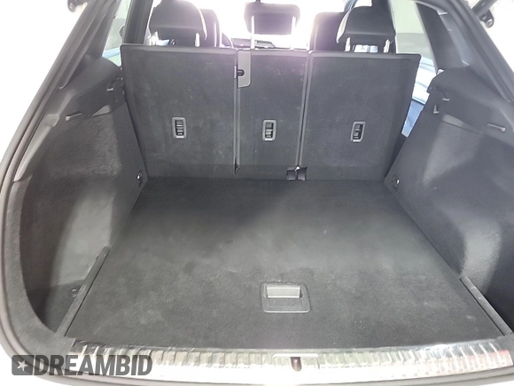 2023 Audi Q3 S line Premium с VIN WA1DECF38P1102974, выставлен на аукционе IAAI как лот 42852727 с пробегом 45 357 миль миль и . История ставок и продаж доступна на DreamBid. Изображение 24.