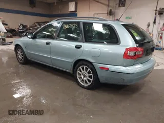2003 Volvo V40 z VIN YV1VW27543F984041, wystawiony jako IAAI lot #41052585 z przebiegiem 193 165 mil mil oraz . Historia ofert i sprzedaży dostępna na DreamBid. Obrazek 3.