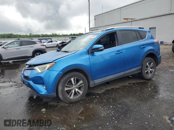 2016 Toyota RAV4 XLE z VIN 2T3RFREV8GW526994, wystawiony jako Copart lot #55227825 z przebiegiem 71 178 mil mil oraz Szkoda całkowita • Salvage title. Historia ofert i sprzedaży dostępna na DreamBid. Obrazek 1.