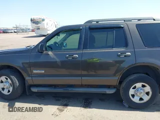 2006 Ford Explorer XLS z VIN 1FMEU62E86UA19804, wystawiony jako IAAI lot #42103063 z przebiegiem 150 466 mil mil oraz . Historia ofert i sprzedaży dostępna na DreamBid. Obrazek 15.