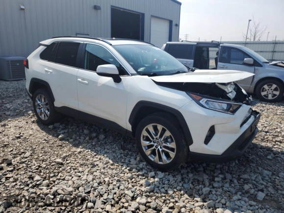 2021 Toyota RAV4 XLE Premium with VIN 2T3A1RFV4MW161896, listed as a Copart auction lot 59130275 with 18,133 mi miles and Salvage title. Bid and sale history available at DreamBid. Image 4.