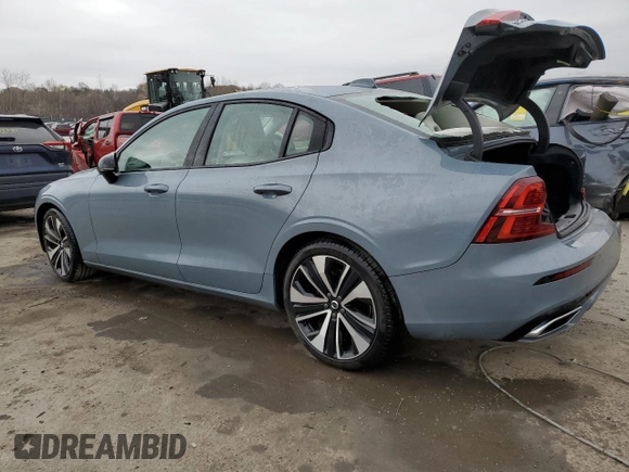 2022 Volvo S60 Momentum with VIN 7JRL12TZ2NG157674, listed as a Copart auction lot 75262073 with 23,682 mi miles. Bid and sale history available at carsss.com. Image 2.