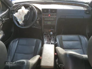 1999 Mercedes-Benz C z VIN WDBHA33E5XF777031, wystawiony jako Copart lot #57914774 z przebiegiem Nie podano mil oraz Szkoda całkowita • Salvage title. Historia ofert i sprzedaży dostępna na DreamBid. Obrazek 8.