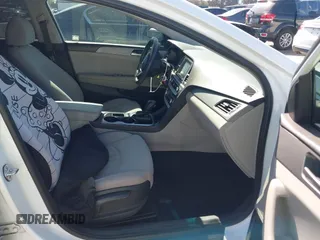 2018 Hyundai Sonata SE z VIN 5NPE24AF3JH720858, wystawiony jako IAAI lot #41647903 z przebiegiem 63 172 mil mil oraz . Historia ofert i sprzedaży dostępna na DreamBid. Obrazek 5.