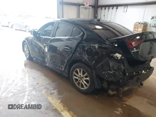 2015 Mazda 3 i Touring z VIN 3MZBM1V70FM163050, wystawiony jako IAAI lot #42236590 z przebiegiem 123 233 mil mil oraz . Historia ofert i sprzedaży dostępna na DreamBid. Obrazek 3.