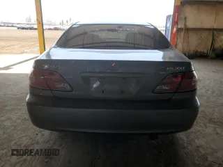 2002 Lexus ES 300 with VIN JTHBF30G720079044, listed as a Copart auction lot 59610445 with 145,310 mi miles and Salvage title. Bid and sale history available at DreamBid. Image 6.
