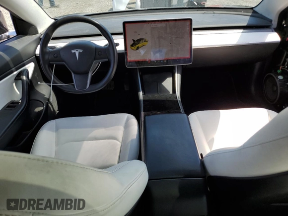 2020 Tesla Model 3 Long Range z VIN 5YJ3E1EBXLF795689, wystawiony jako Copart lot #56703555 z przebiegiem 62 556 mil mil oraz Szkoda całkowita • Salvage title. Historia ofert i sprzedaży dostępna na DreamBid. Obrazek 8.