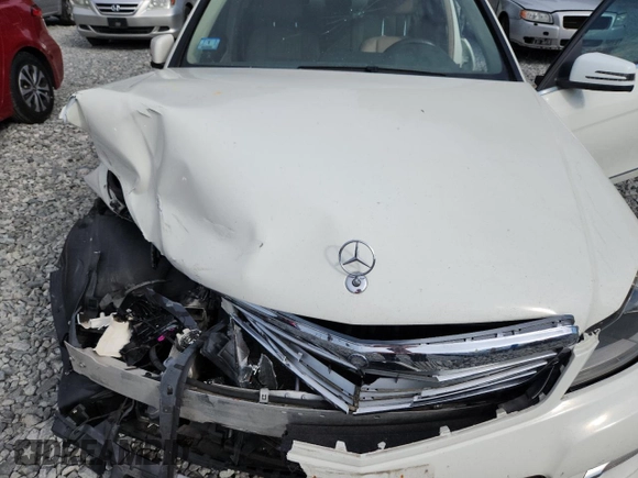 2012 Mercedes-Benz C 300 Sport с VIN WDDGF8BB6CR233512, выставлен на аукционе Copart как лот 60822185 с пробегом 167 011 миль миль и Чистый • Clean title. История ставок и продаж доступна на DreamBid. Изображение 11.