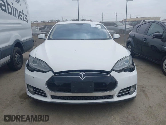 2014 Tesla Model S 60 with VIN 5YJSA1H16EFP32585, listed as a IAAI auction lot 42068925 with 119,561 mi miles and . Bid and sale history available at DreamBid. Image 12.