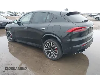 2023 Maserati Grecale Modena z VIN ZN682AVM6P7413121, wystawiony jako IAAI lot #42092049 z przebiegiem 8 132 mil mil oraz . Historia ofert i sprzedaży dostępna na DreamBid. Obrazek 3.