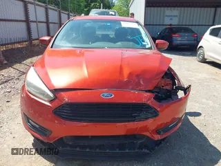 2018 Ford Focus SE z VIN 1FADP3F26JL321831, wystawiony jako IAAI lot #42085951 z przebiegiem 87 729 mil mil oraz . Historia ofert i sprzedaży dostępna na DreamBid. Obrazek 12.
