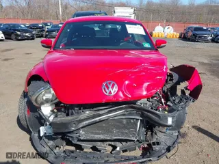 2012 Volkswagen Beetle 2.5L PZEV with VIN 3VWJP7AT5CM631505, listed as a IAAI auction lot 41733955 with 35,519 mi miles. Bid and sale history available at carsss.com. Image 12.