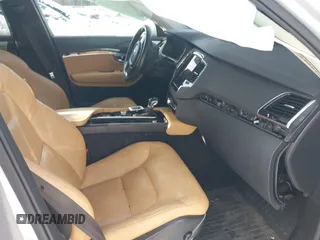2016 Volvo XC90 T6 Momentum with VIN YV4A22PK0G1077616, listed as a IAAI auction lot 41593610 with 117,782 mi miles. Bid and sale history available at carsss.com. Image 5.