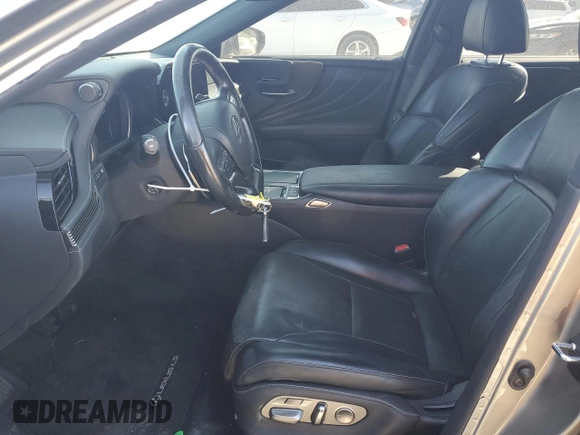 2021 Lexus LS 500 z VIN JTHD51FF0M5014086, wystawiony jako Copart lot #80830354 z przebiegiem 64 191 mil mil oraz Szkoda całkowita • Salvage title. Historia ofert i sprzedaży dostępna na DreamBid. Obrazek 7.