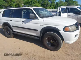 2000 Mitsubishi Montero Sport LS with VIN JA4LS31H2YP814757, listed as a IAAI auction lot 42025459 with 264,548 mi miles. Bid and sale history available at carsss.com. Image 1.