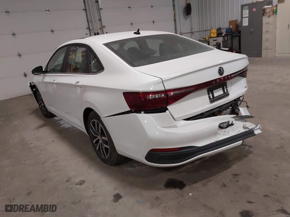2025 Volkswagen Jetta SE with VIN 3VW7X7BU8SM010470, listed as a IAAI auction lot 41465796 with 1,600 mi miles. Bid and sale history available at carsss.com. Image 3.