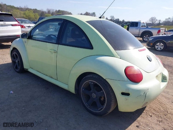 2001 Volkswagen New Beetle GLS with VIN 3VWCK21C21M479237, listed as a IAAI auction lot 41879312 with 163,160 mi miles. Bid and sale history available at carsss.com. Image 3.